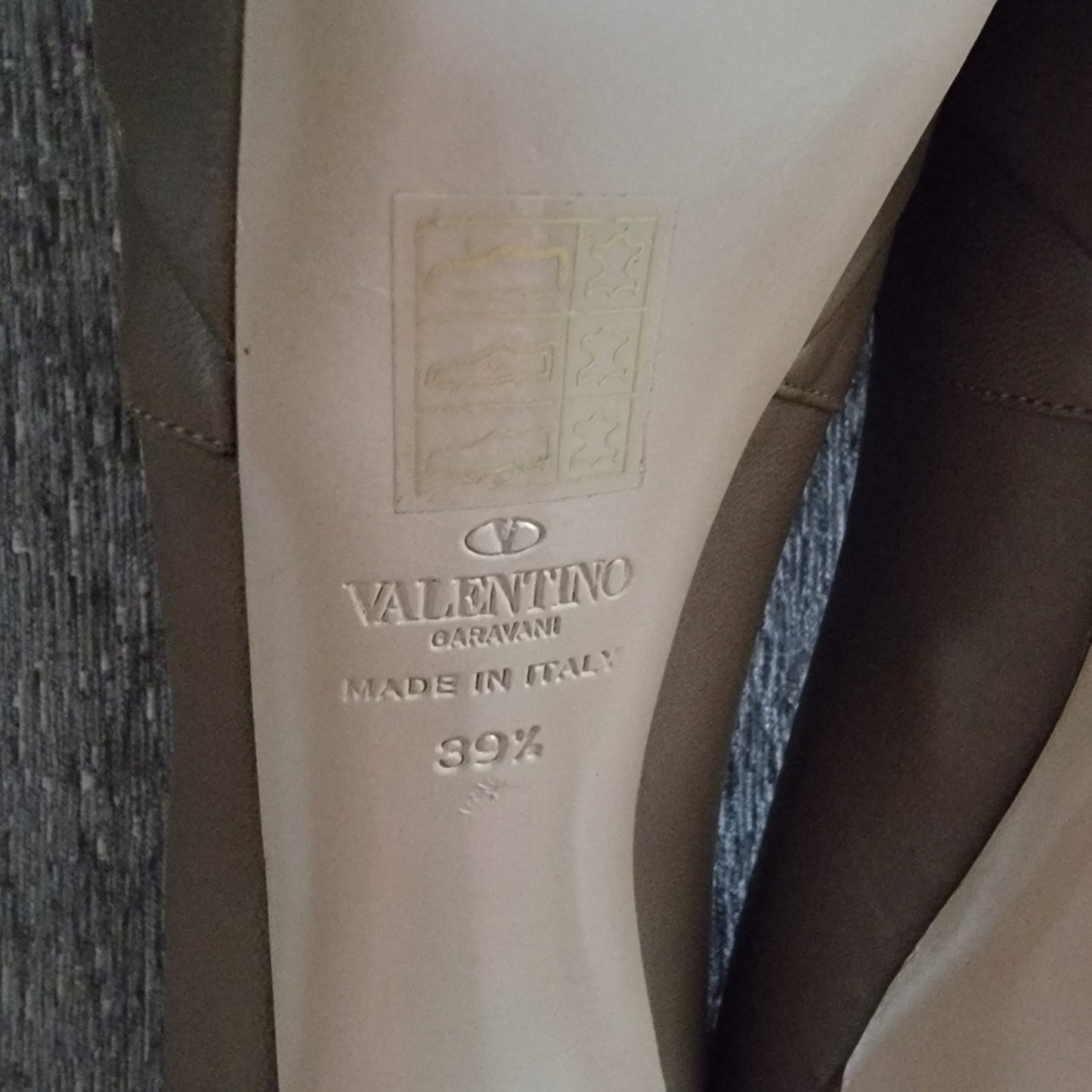 Authentic Valentino Garavani 39.5 HH Platform Pumps