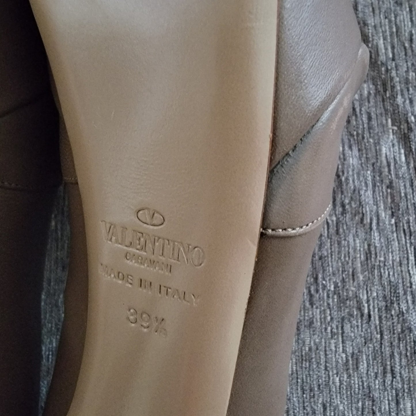 Authentic Valentino Garavani 39.5 HH Platform Pumps