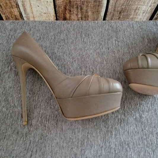 Authentic Valentino Garavani 39.5 HH Platform Pumps