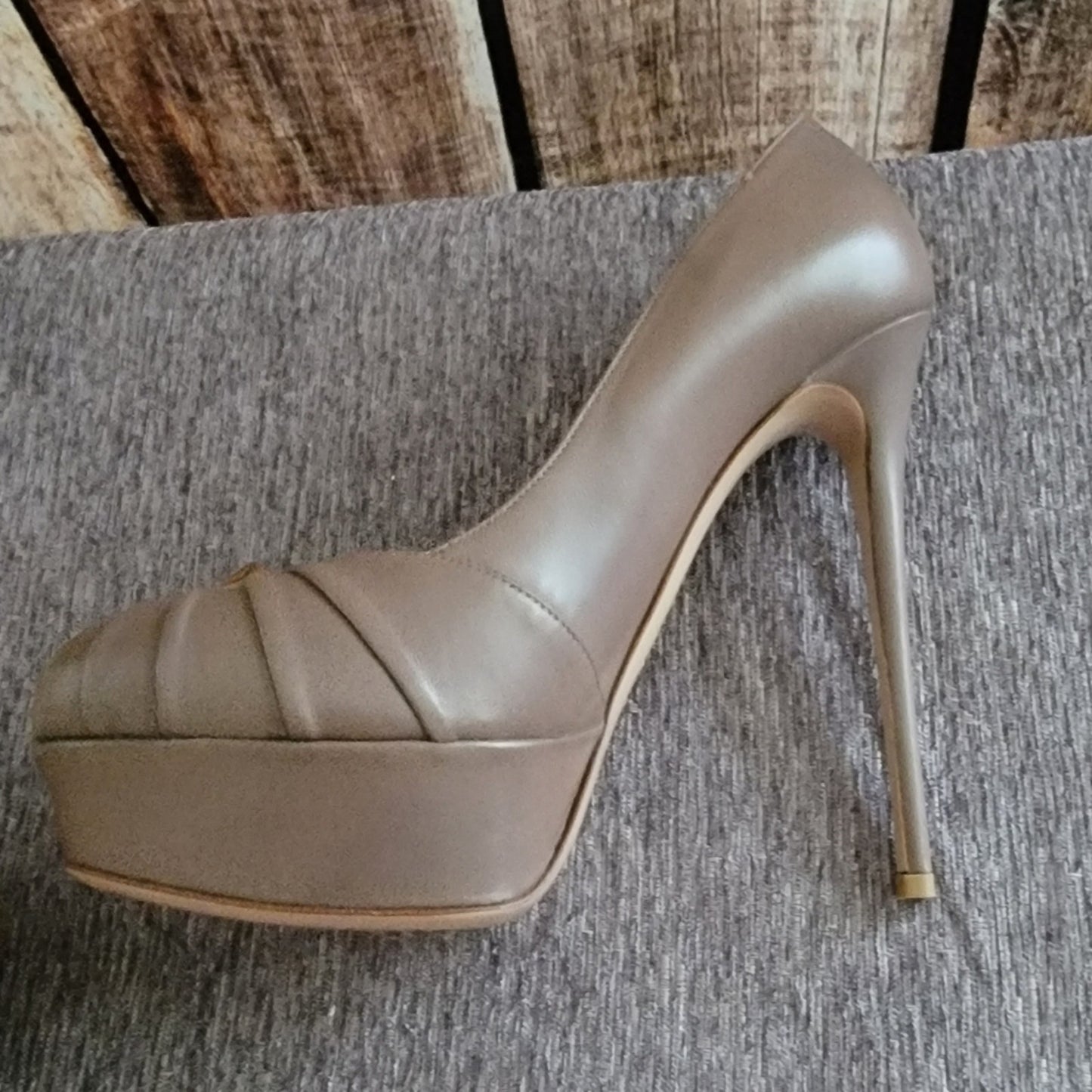 Authentic Valentino Garavani 39.5 HH Platform Pumps