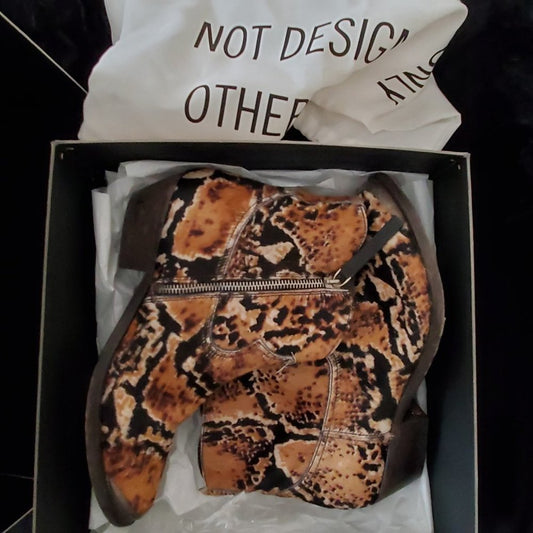 Authentic New in Box! Never Worn! Golden Goose Pony Hair Ankle Boots Size 37/7