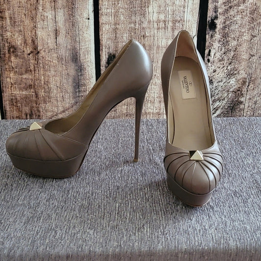 Authentic Valentino Garavani 39.5 HH Platform  Pumps